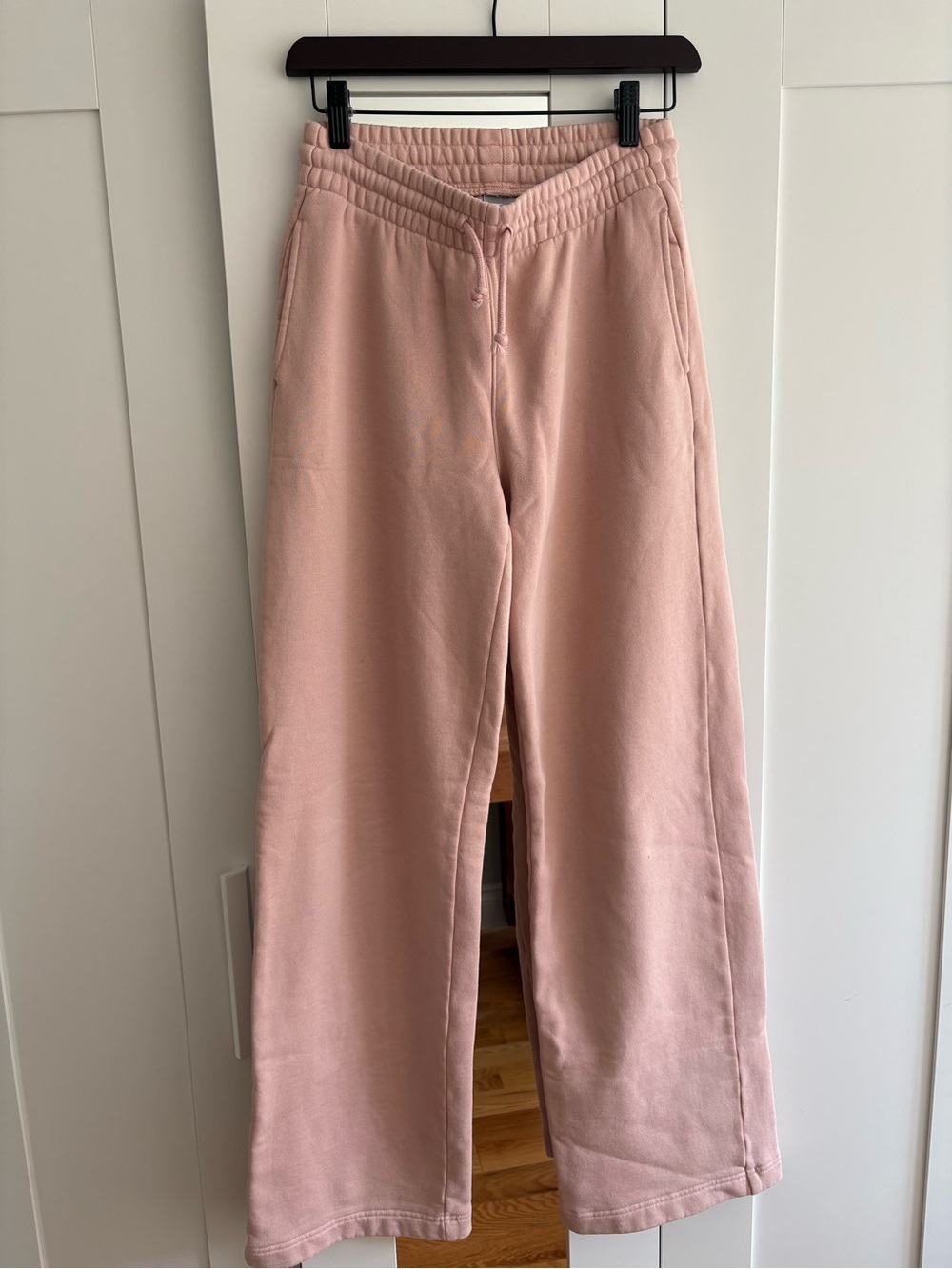 Aritzia TNA Cozy AF Fleece Wide-Leg Sweatpants in Dusty Pink